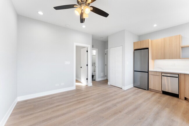 Building Photo - 1546 W Jonquil Terrace