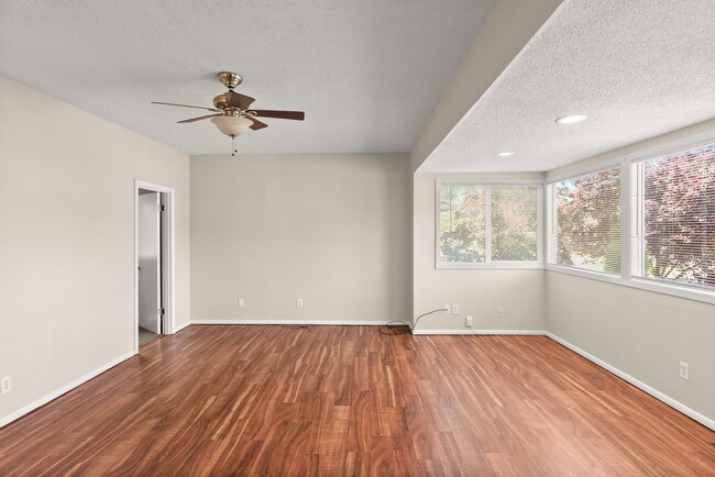 Building Photo - 7110 SE Cora St