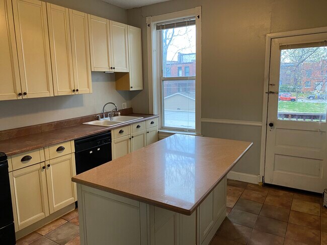 Kitchen - 3668 Cleveland Ave