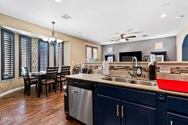 Foto del edificio - 2244 Honour Point Pl