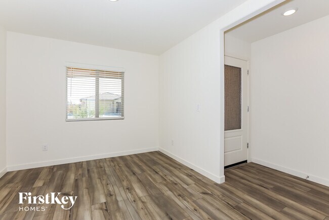 Foto del edificio - 1040 W 20th St