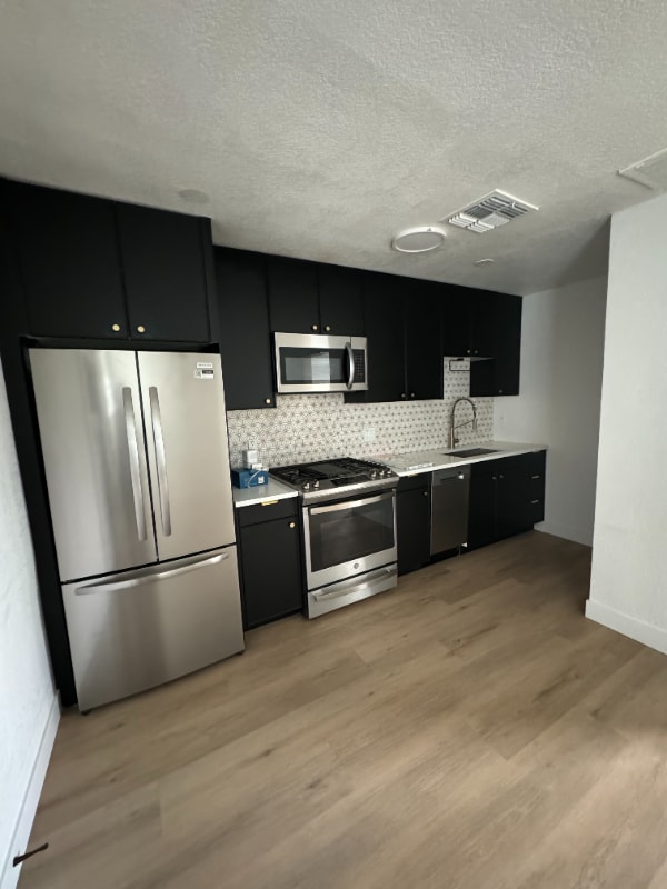 Photo - 1155 E Diamond St Apartment