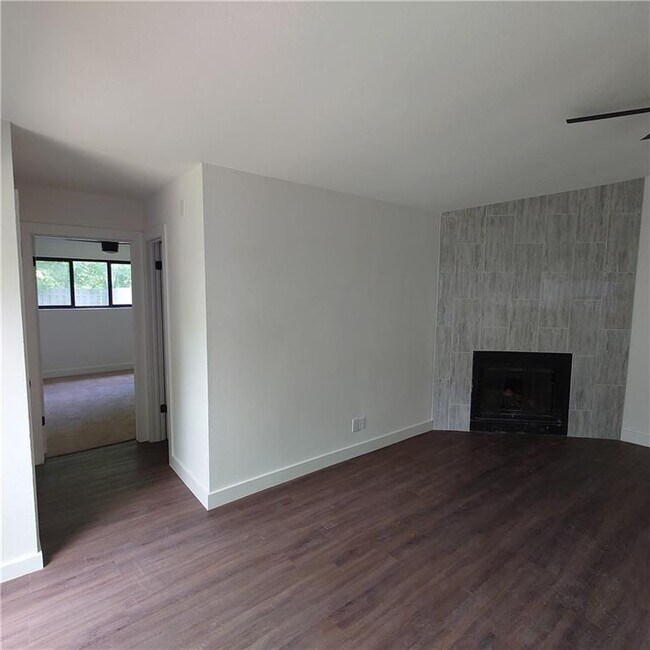 Building Photo - 333 Fantail Loop