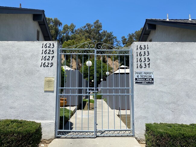 Complex Front Entrance - 1635 Firvale Ave