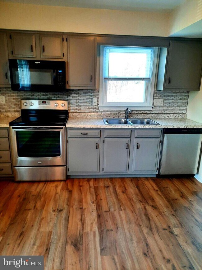 Building Photo - 946 Allenview Dr