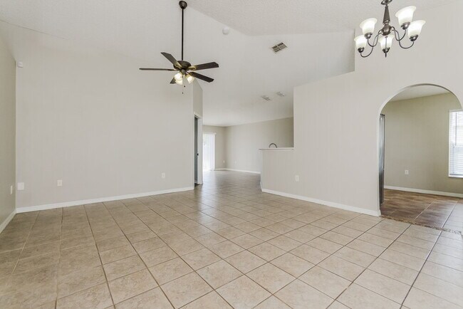 Foto del edificio - 15922 Wilkinson Dr