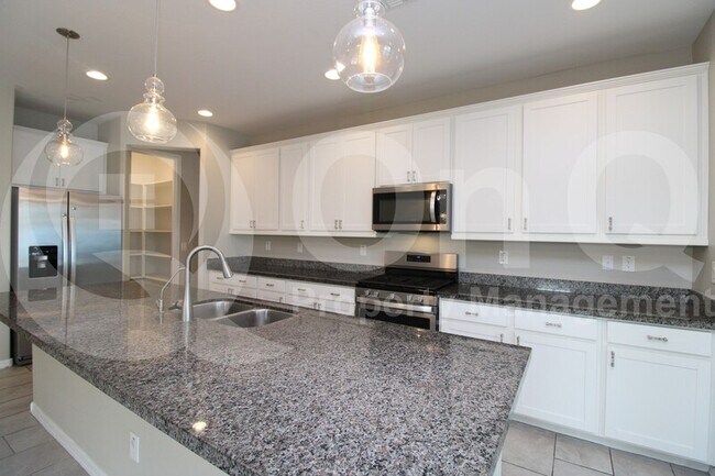 Foto del edificio - 17722 W Granite View Dr
