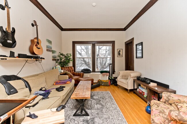 Foto del edificio - 1541 W Barry Ave