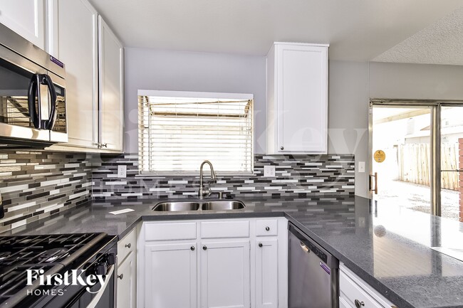 Building Photo - 1613 Amboy Dr