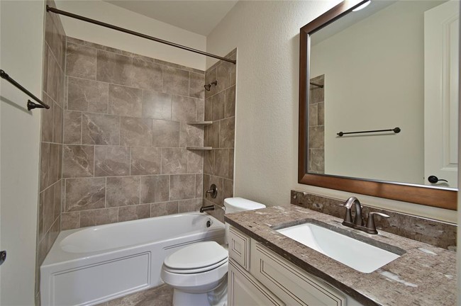 Building Photo - 20250 Aspenwilde Dr