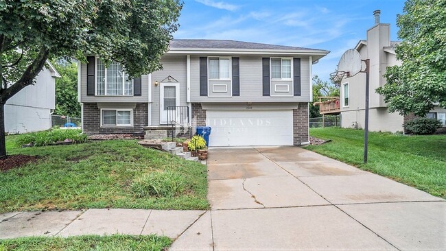 CHALCO POINT SPLIT LEVEL - CHALCO POINT SPLIT LEVEL House