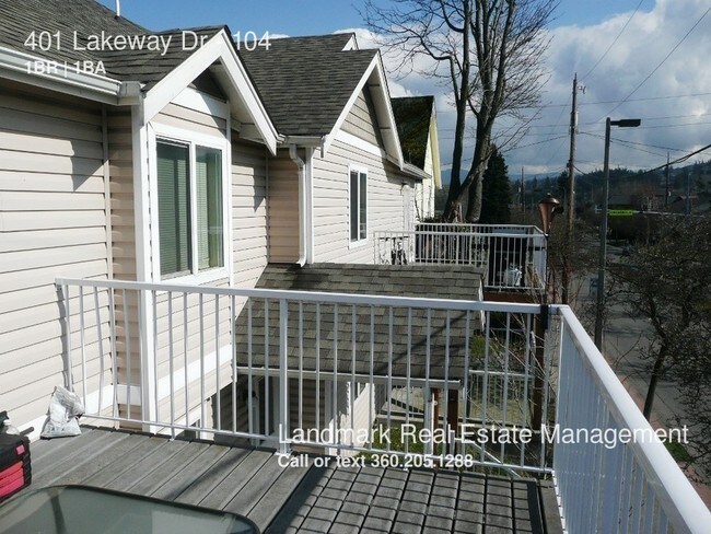 Building Photo - 401 Lakeway Dr