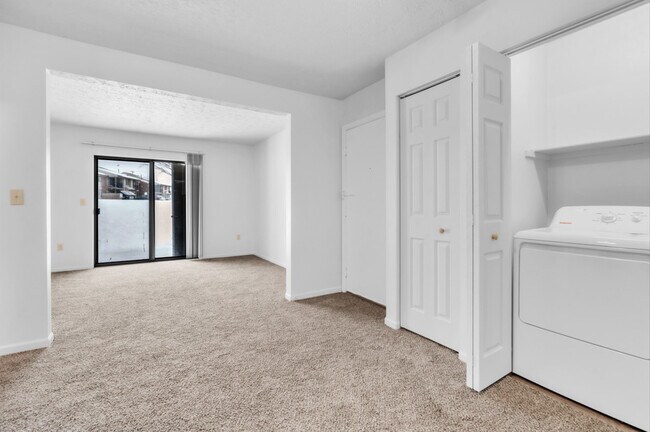 Foto del edificio - Deerfield Village