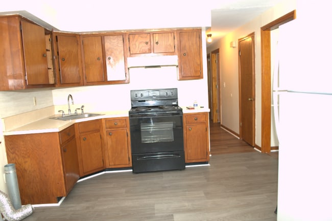 Building Photo - 12 Maple Ave