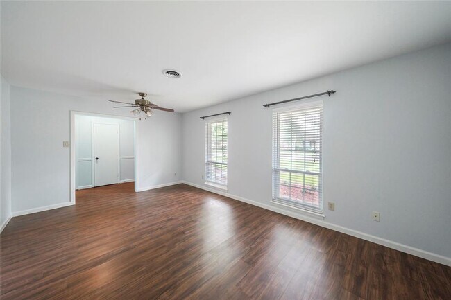 Foto del edificio - 10502 Timberwood Dr