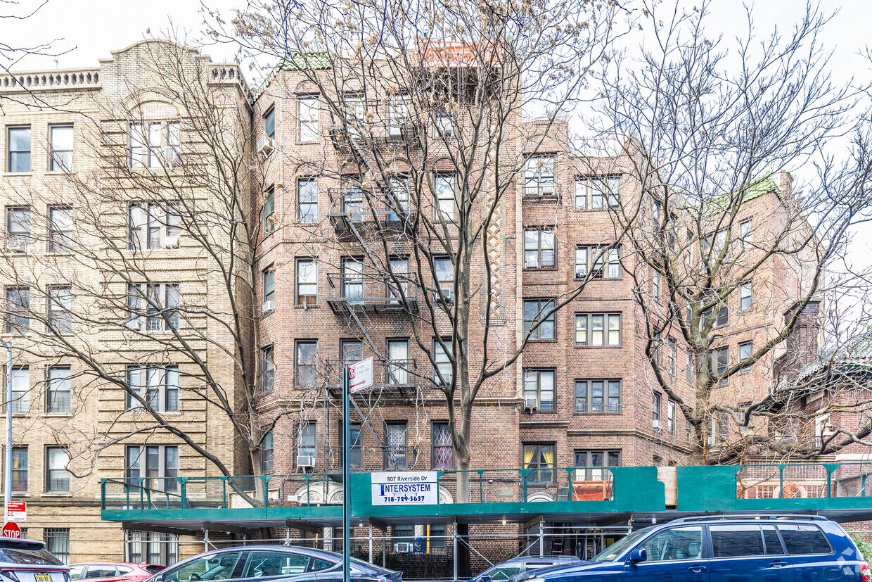 Primary Photo - 807 Riverside Dr