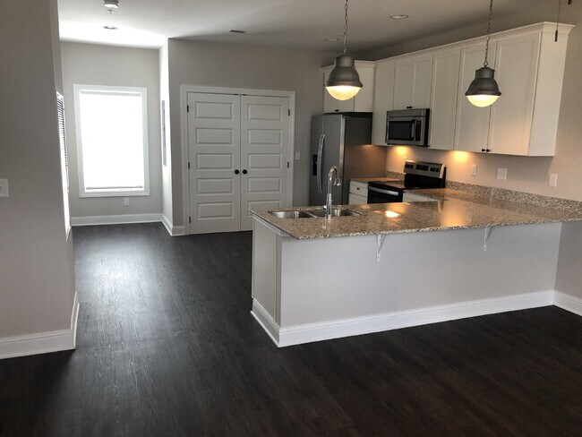 Foto del edificio - 3BD 2.5BA TOWNHOME CLOSE TO TTU FOR RENT