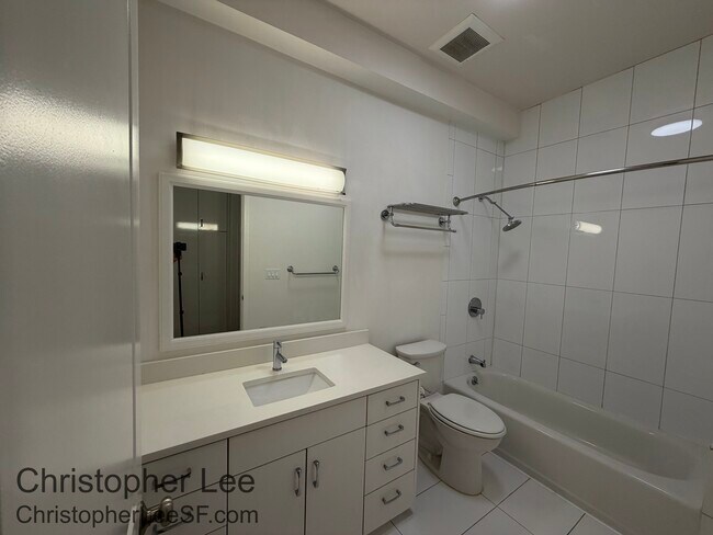 Foto del edificio - 2110 Baker St