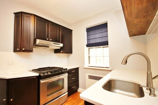 Foto del edificio - 1498 Beacon St