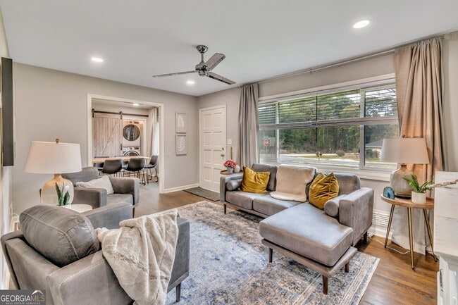 Foto del edificio - 597 South Gordon Rd SW