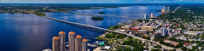 Foto del edificio - 2104 W First St