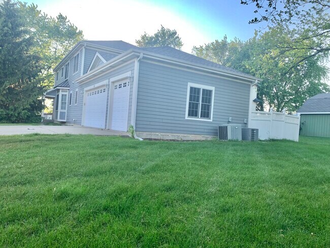 Foto del edificio - 831 N Yale Ave