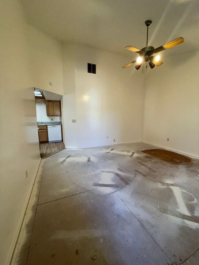 Foto del edificio - Southern Hills 3 Bedroom 2 Bath Duplex-New...