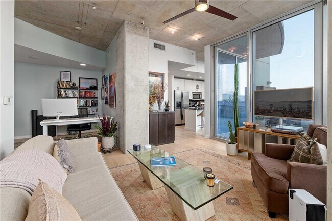 Building Photo - 360 Nueces St