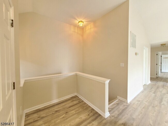 Foto del edificio - 85 Williamson Ct