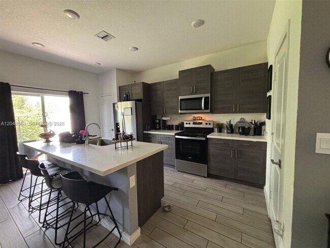 Foto del edificio - 830 SE 19th St