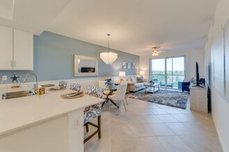 Building Photo - 12320 Wellen Golf St