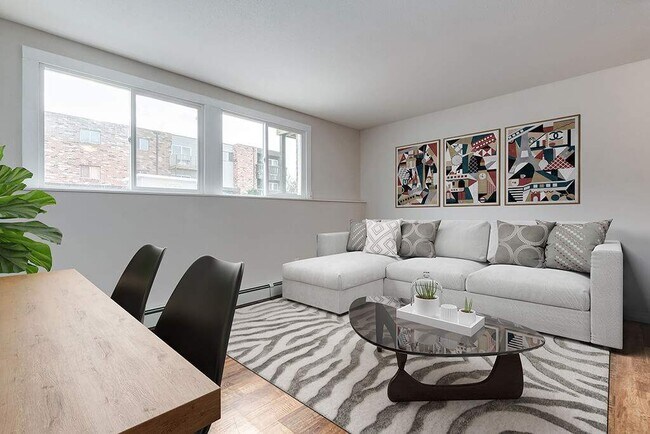 Photo du bâtiment - Prince Andrew Apartments