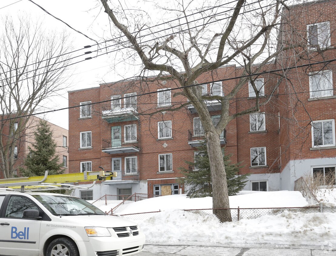 3010 Barclay, Montréal, QC H3S 1J8 Apartments 3010 Barclay Montréal