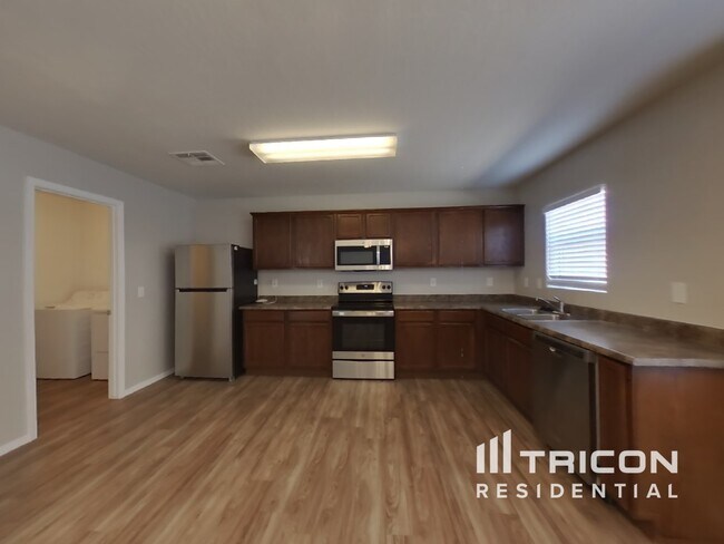 Building Photo - 45764 W Guilder Ave