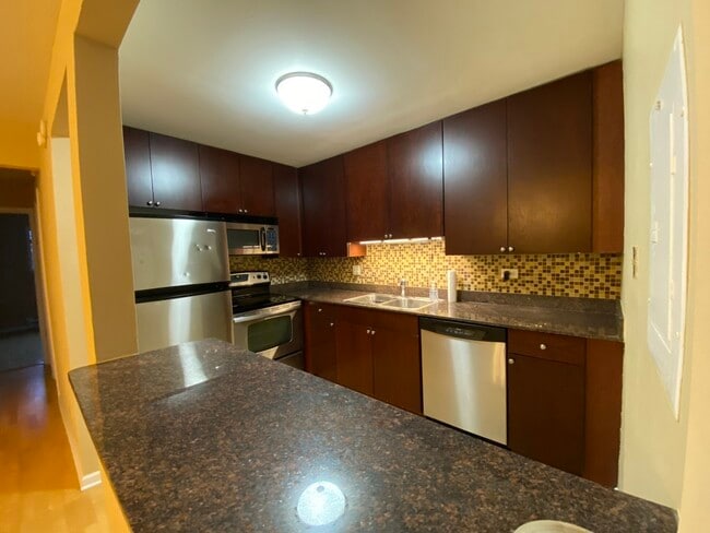 Building Photo - 510 Spruce Dr
