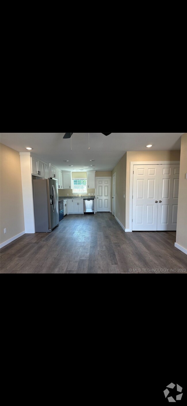 Apartments For Rent in Morris, OK with Hardwood Floors 2 Rentals