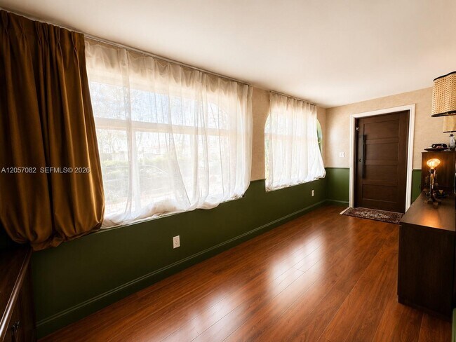 Foto del edificio - 1720 SW 11th Terrace