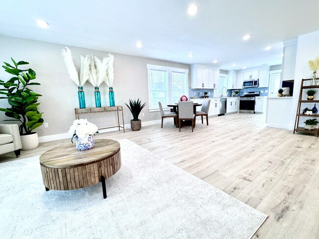 Building Photo - 3217 E Reynard Ln