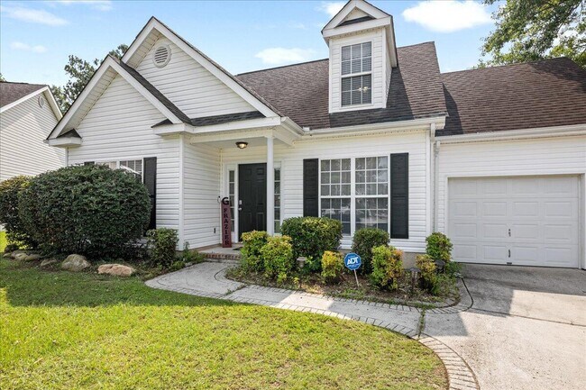 Building Photo - 2044 Shoreline Dr