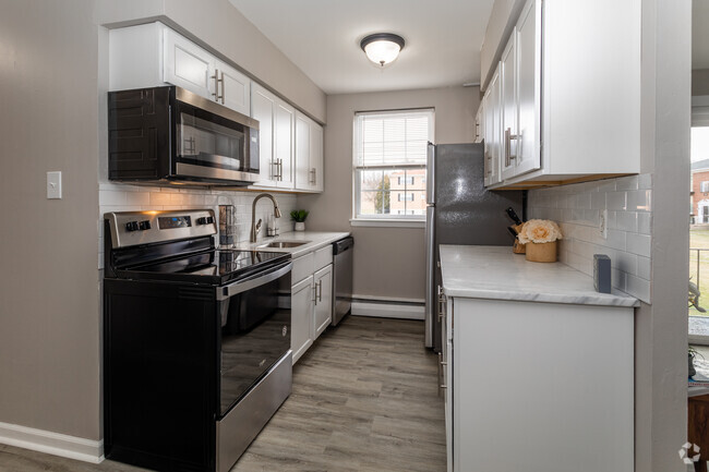 Kitchen - Liberty Square Apartment Homes