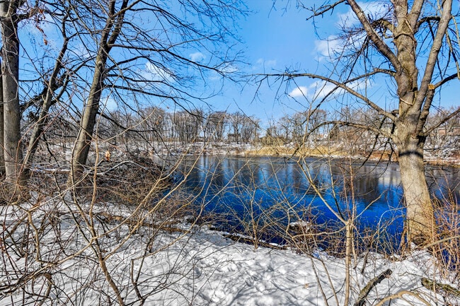 Building Photo - Kings View Apartments (55+ Active Community)