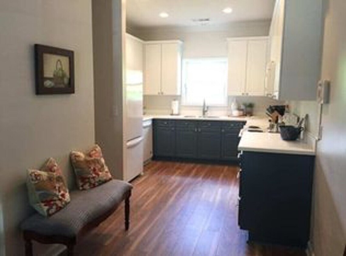 Building Photo - Condo at South Creek Available in August!