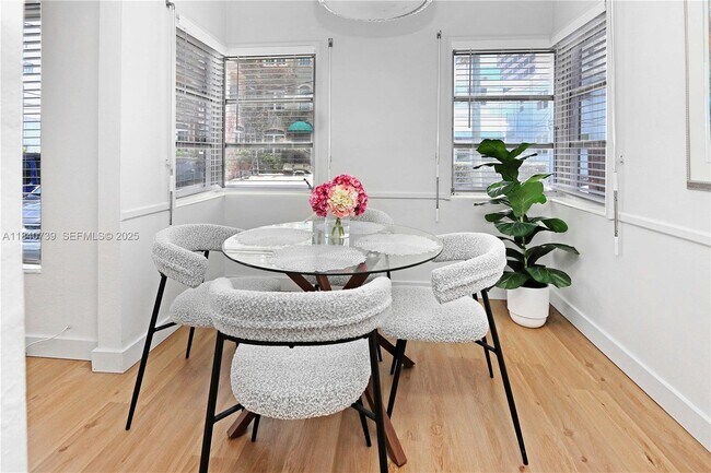 Foto del edificio - 326 Van Buren St