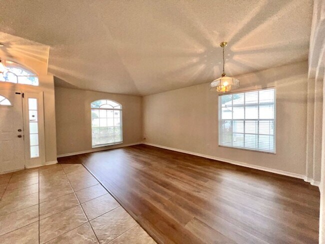 Building Photo - WELCOME HOME! MOVE IN NOW! Spacious 3 Bedr...