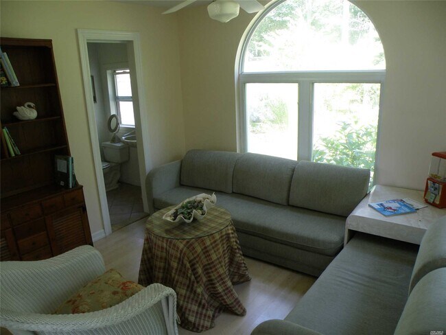 Foto del edificio - 2880 Harbor Ln