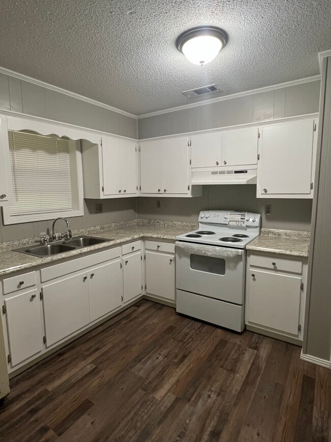 Building Photo - 3984 Liberty Rd