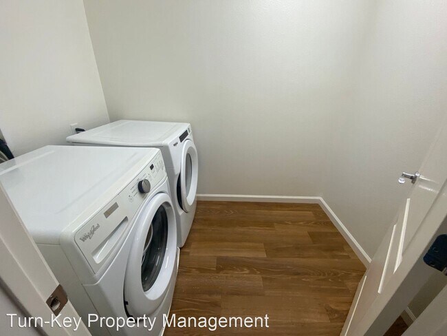 Foto del edificio - 4 br, 2.5 bath House - 578 River Oaks Dr.