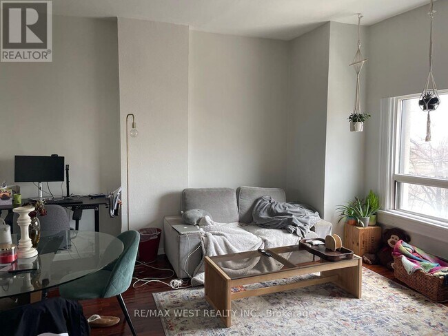 Photo du bâtiment - 96 Springhurst Ave