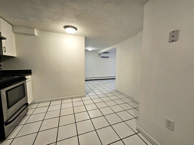 Building Photo - 350 Vane St