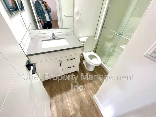 Photo du bâtiment - 10882 98 St NW